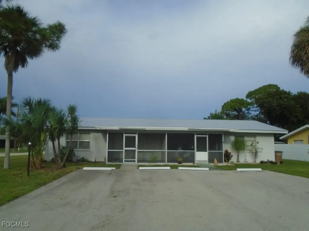 4926 York Street Cape Coral FL 33904