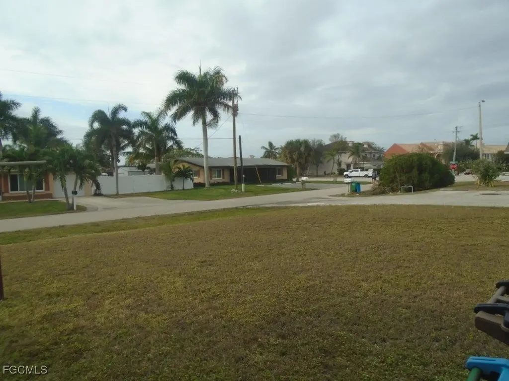 4926 York Street Cape Coral FL 33904