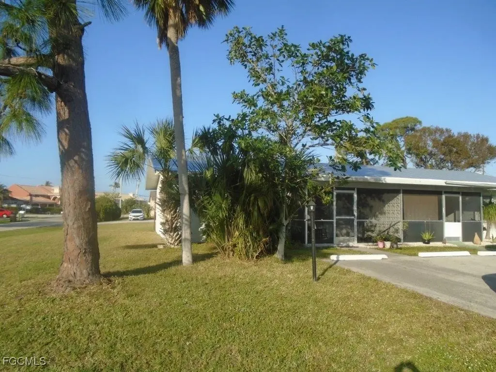 4926 York Street Cape Coral FL 33904