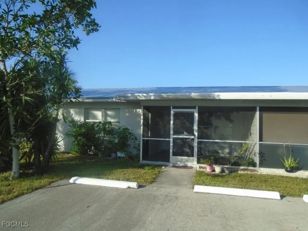 4926 York Street Cape Coral FL 33904