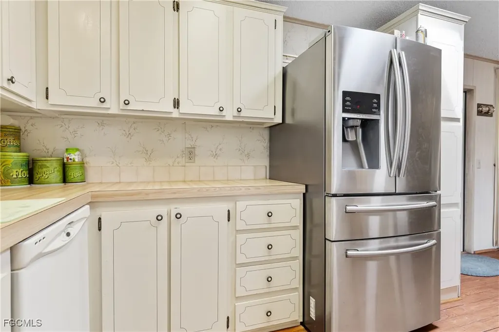 9266 Desoto Drive North Fort Myers FL 33903