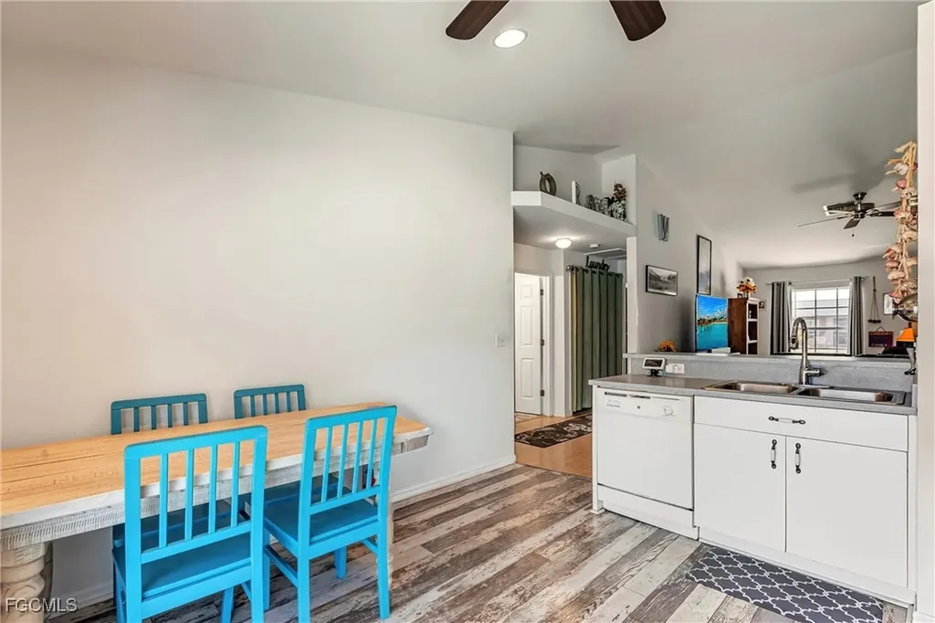 513 SE 27th Terrace Cape Coral FL 33904