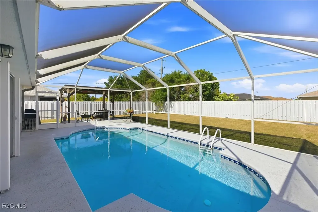 513 SE 27th Terrace Cape Coral FL 33904