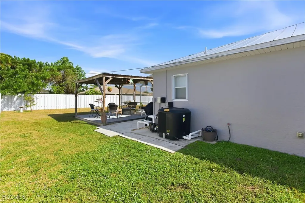 513 SE 27th Terrace Cape Coral FL 33904
