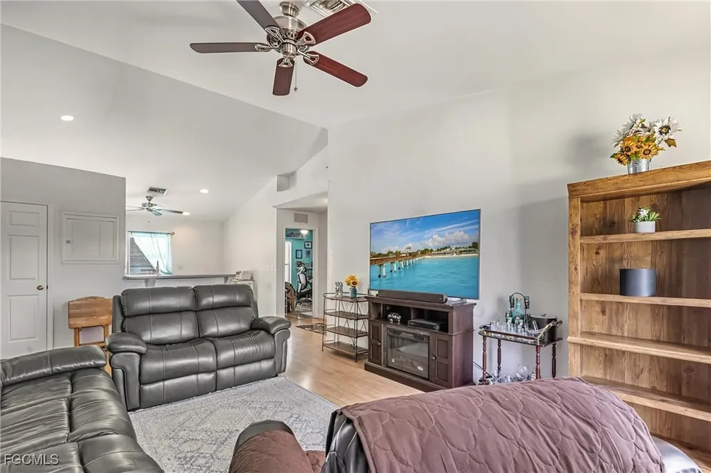 513 SE 27th Terrace Cape Coral FL 33904