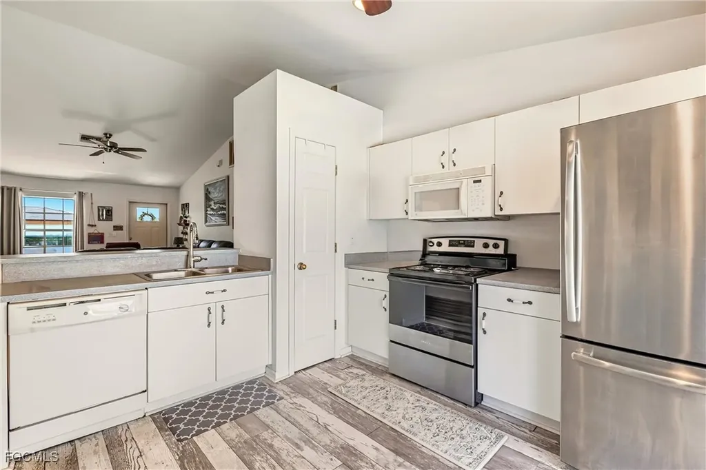 513 SE 27th Terrace Cape Coral FL 33904