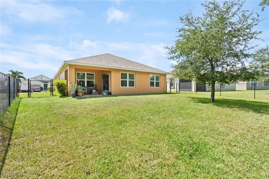 10564 Canal Brook Lane Lehigh Acres FL 33936