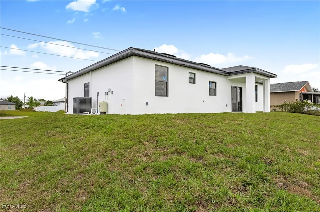 3919 8th Street SW Lehigh Acres FL 33976