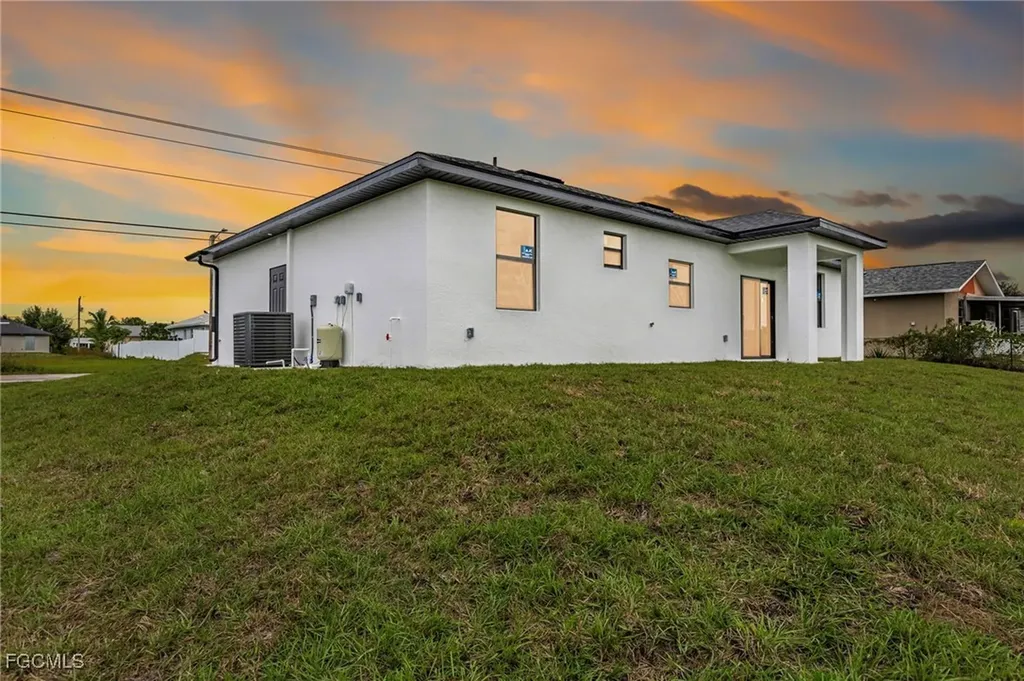 3919 8th Street SW Lehigh Acres FL 33976