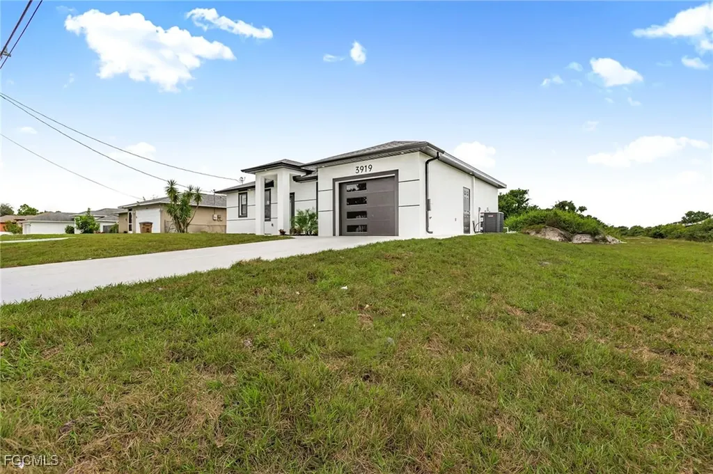 3919 8th Street SW Lehigh Acres FL 33976