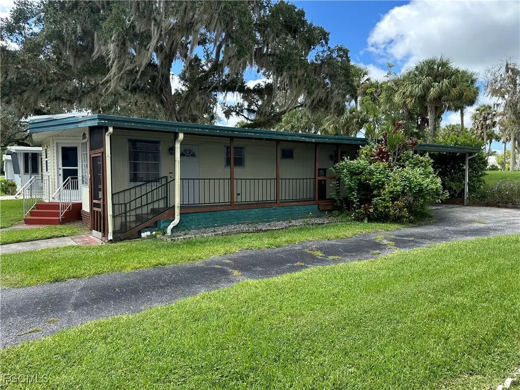 4 Aloe Street Alva FL 33920