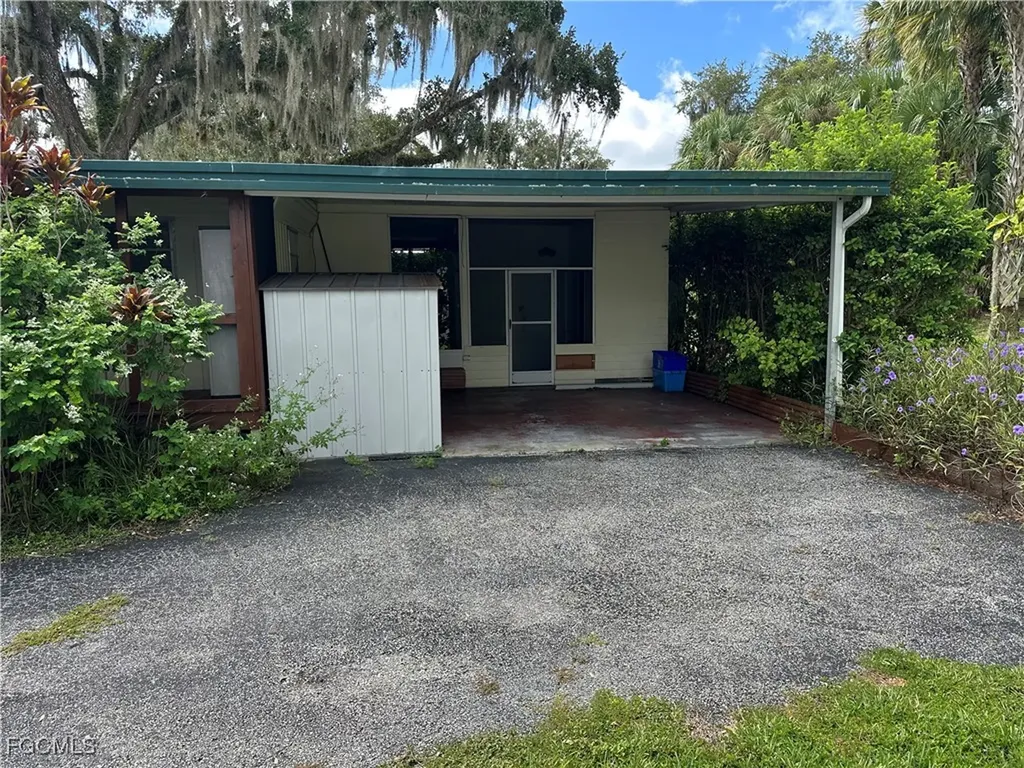 4 Aloe Street Alva FL 33920