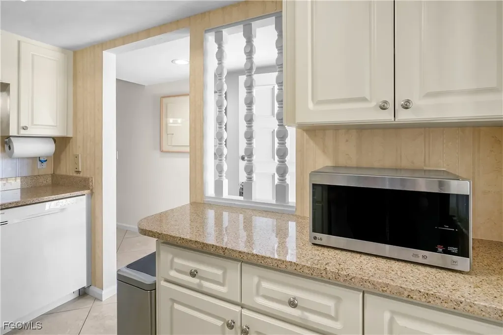 3803 SE 11th Place Cape Coral FL 33904