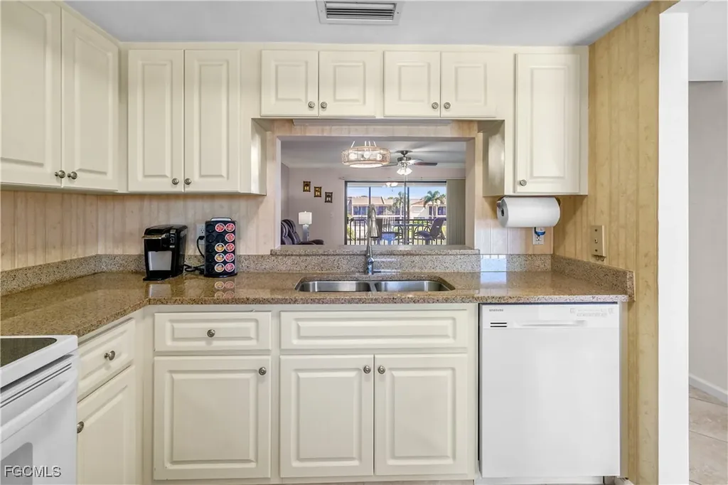 3803 SE 11th Place Cape Coral FL 33904