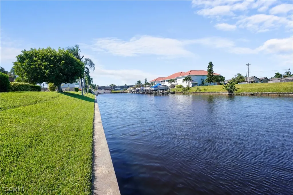 3803 SE 11th Place Cape Coral FL 33904