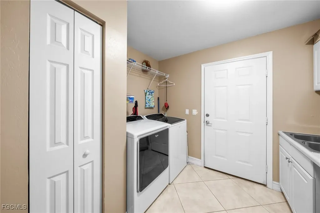 90 24th Avenue NE Naples FL 34120