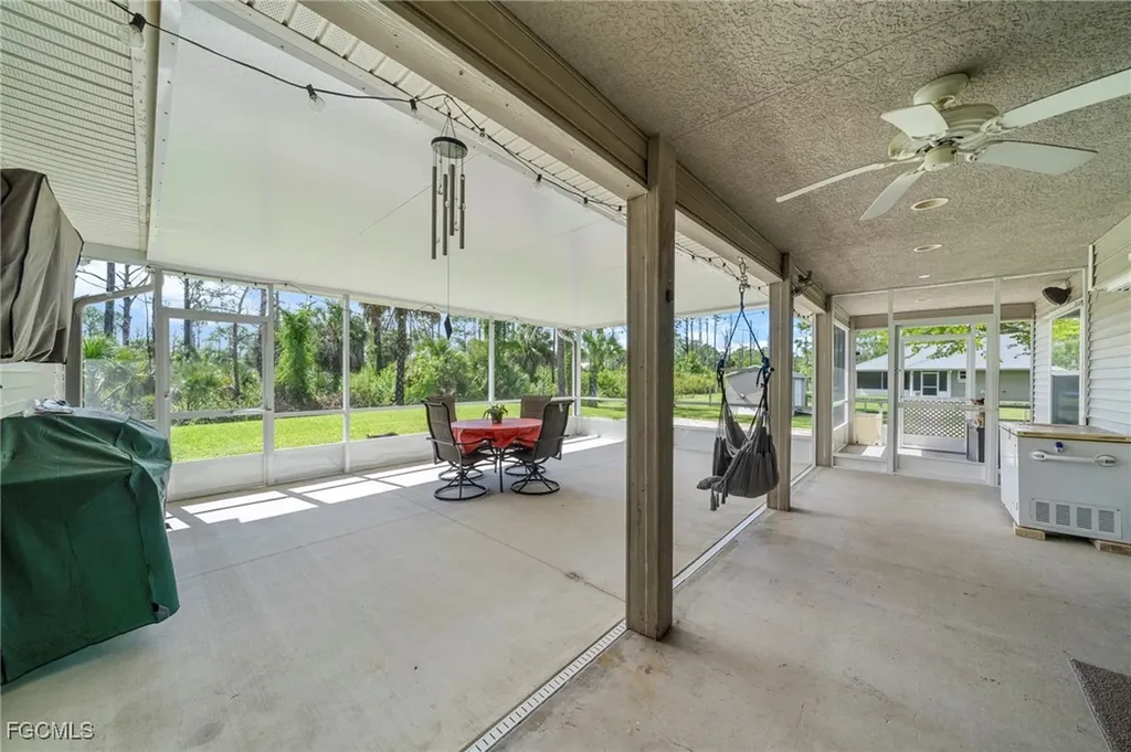 90 24th Avenue NE Naples FL 34120