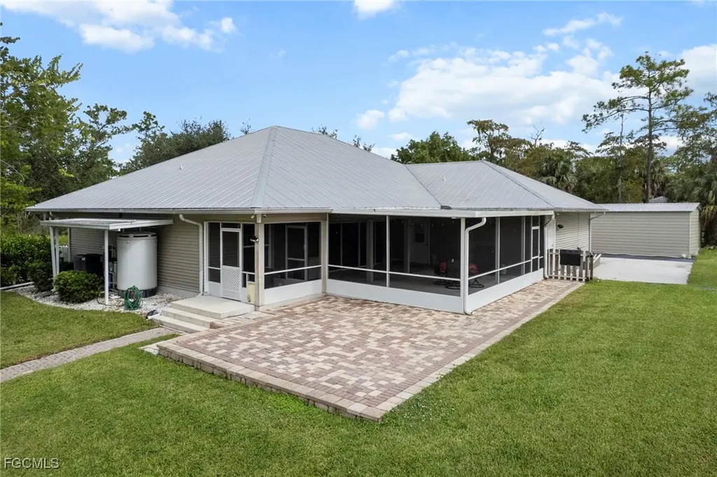 90 24th Avenue NE Naples FL 34120