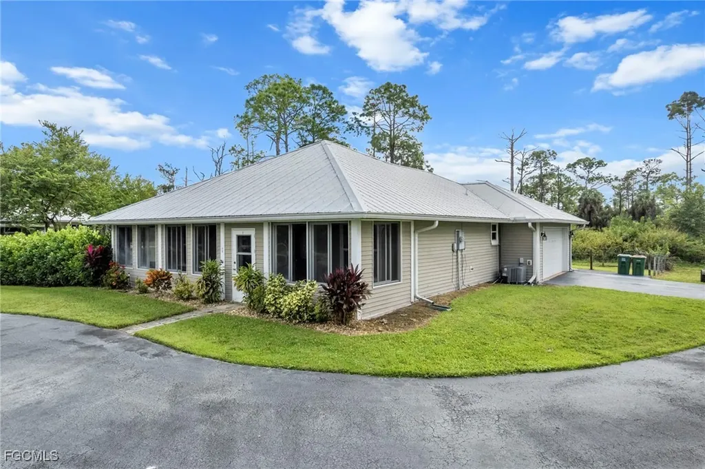 90 24th Avenue NE Naples FL 34120