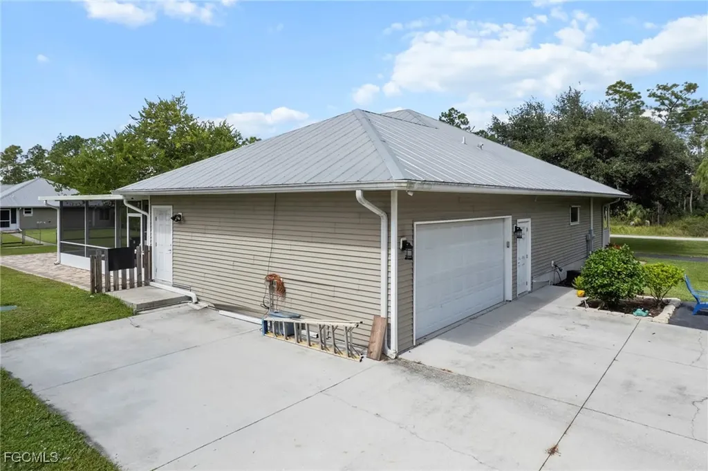 90 24th Avenue NE Naples FL 34120