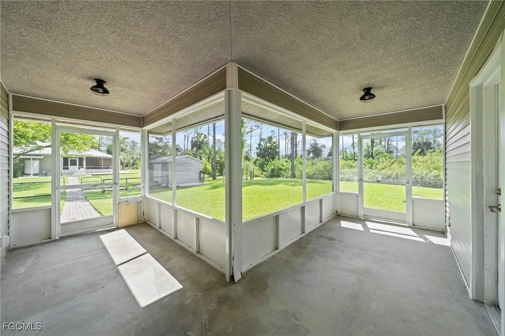 90 24th Avenue NE Naples FL 34120