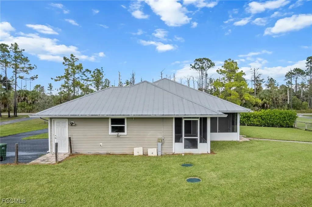 90 24th Avenue NE Naples FL 34120