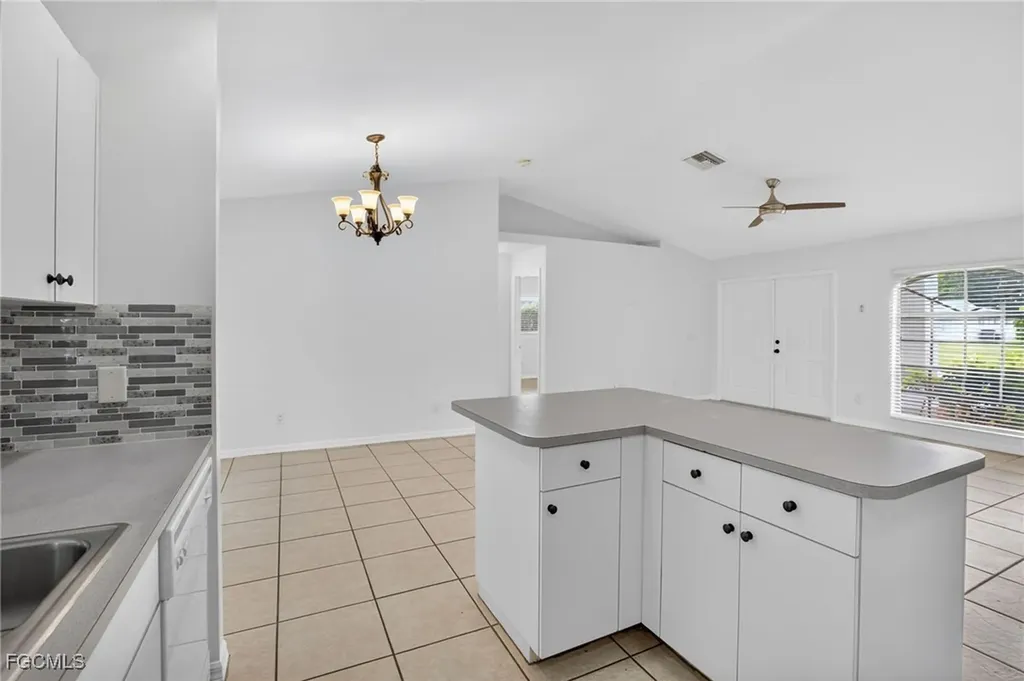 517 SE 16th Place Cape Coral FL 33990