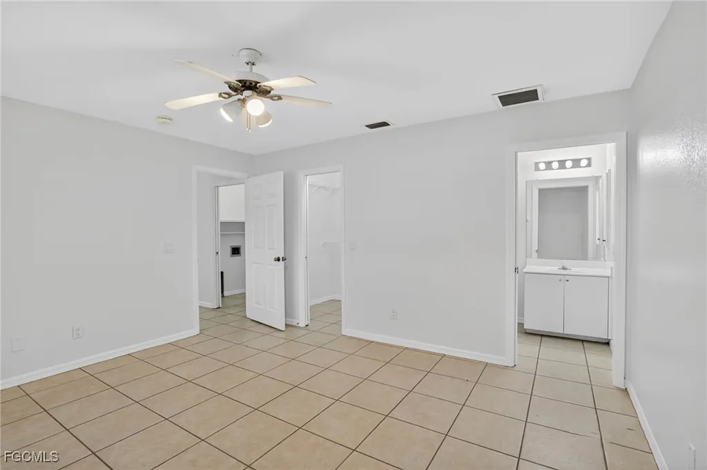 517 SE 16th Place Cape Coral FL 33990