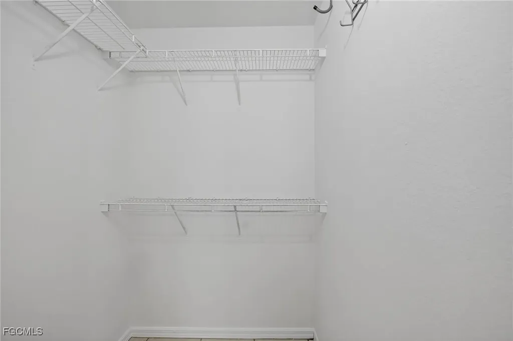 517 SE 16th Place Cape Coral FL 33990