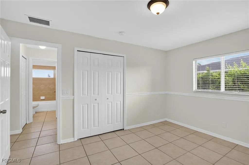 517 SE 16th Place Cape Coral FL 33990