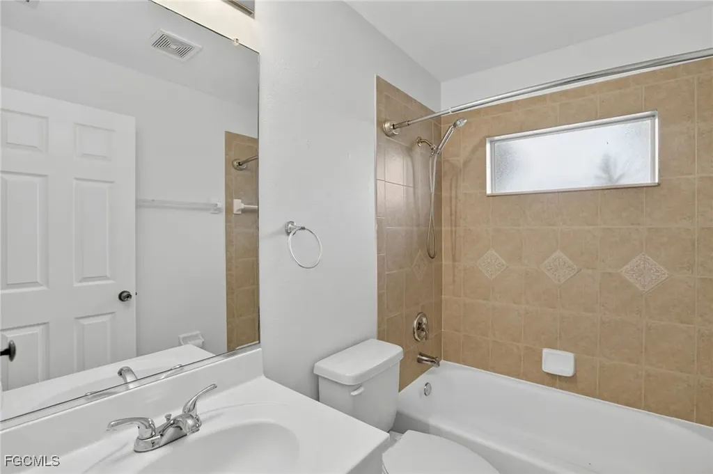 517 SE 16th Place Cape Coral FL 33990