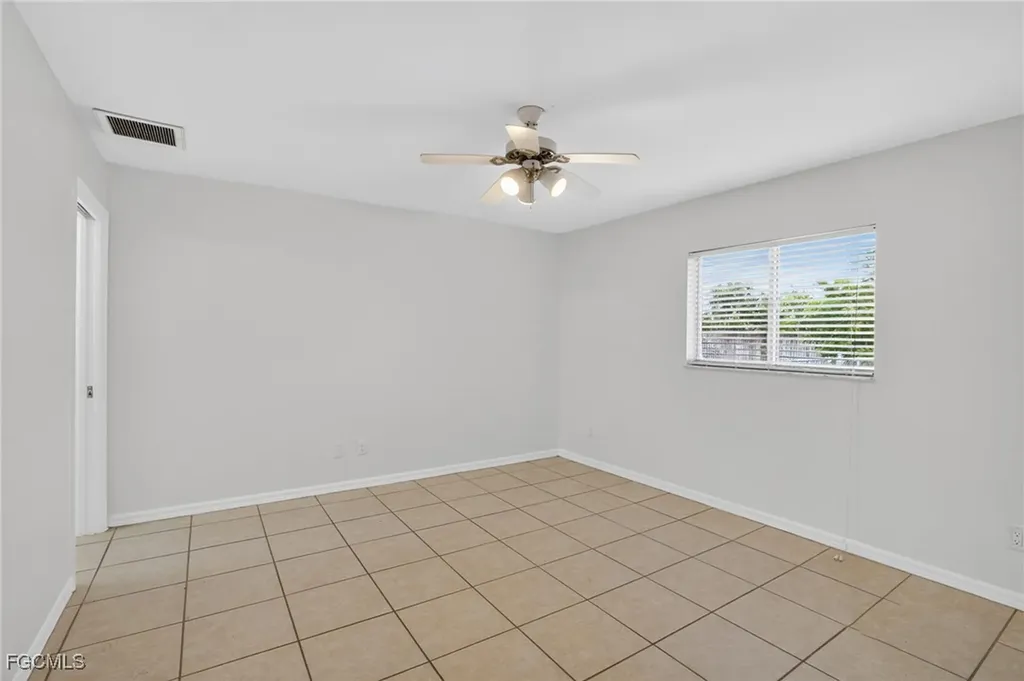 517 SE 16th Place Cape Coral FL 33990