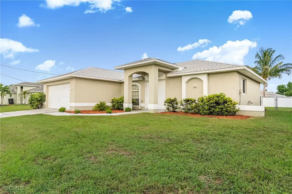 517 SE 16th Place Cape Coral FL 33990