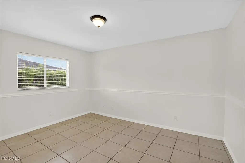 517 SE 16th Place Cape Coral FL 33990