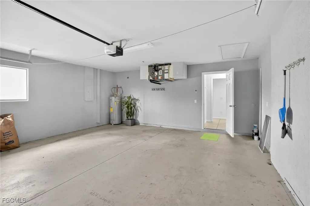 517 SE 16th Place Cape Coral FL 33990