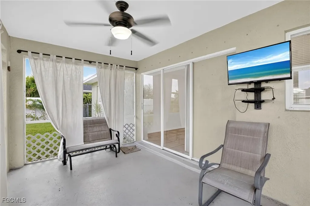 517 SE 16th Place Cape Coral FL 33990