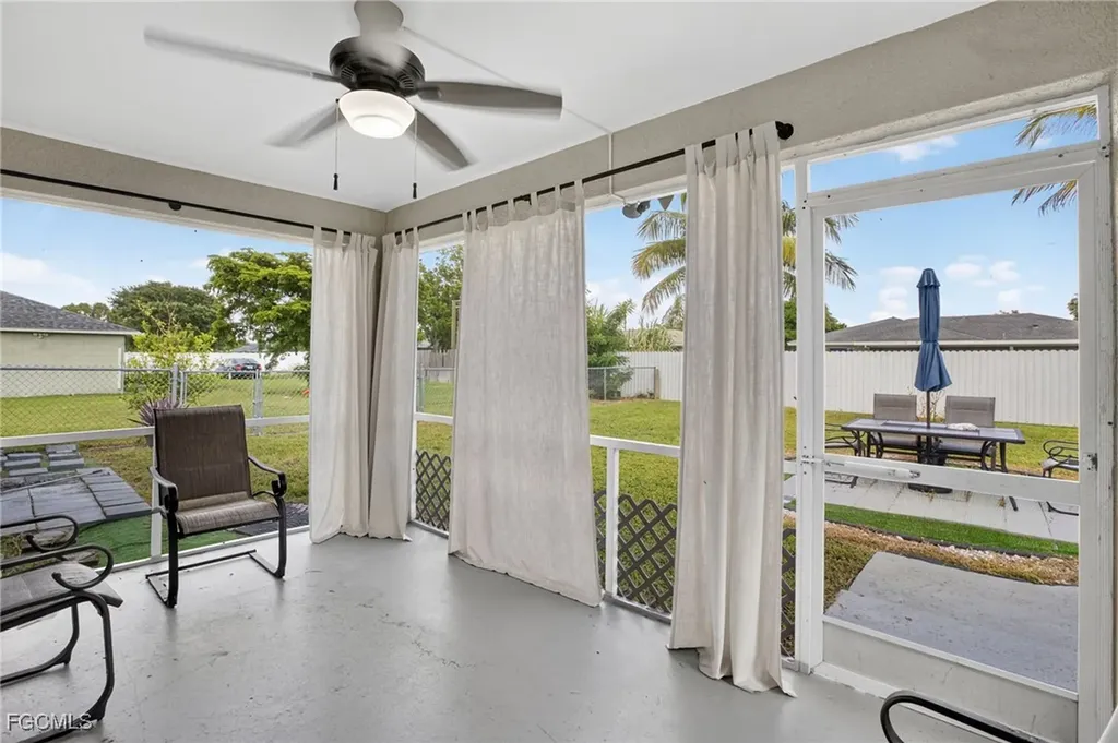 517 SE 16th Place Cape Coral FL 33990