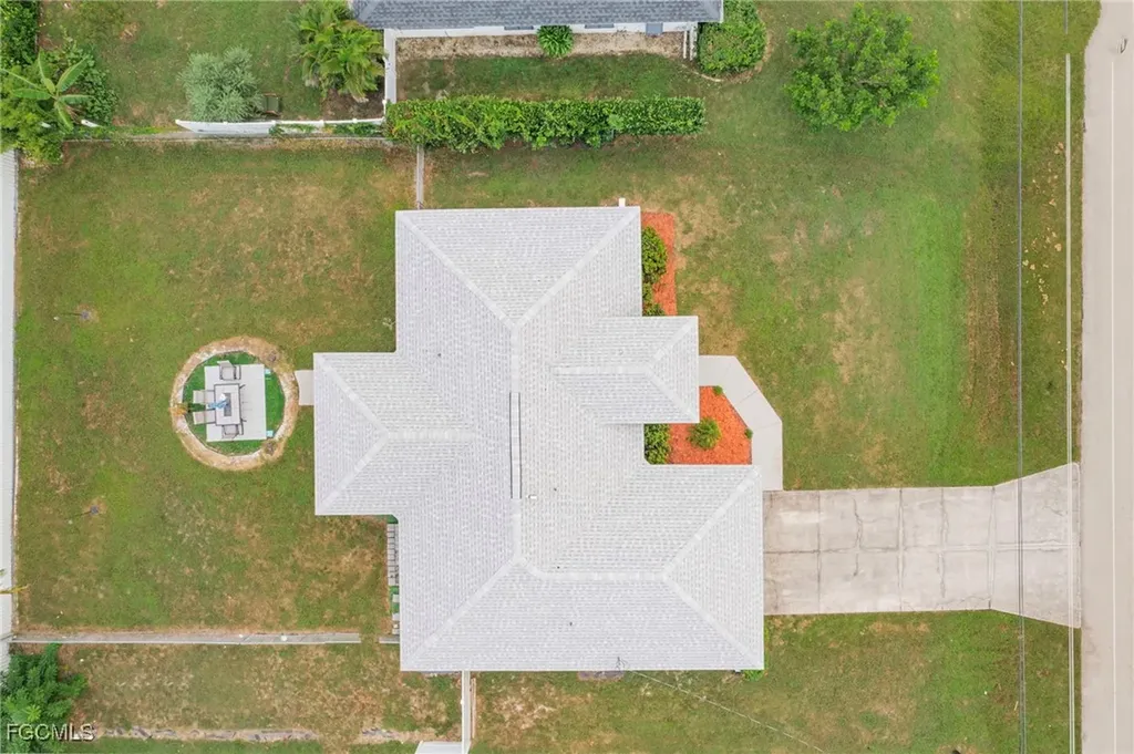 517 SE 16th Place Cape Coral FL 33990