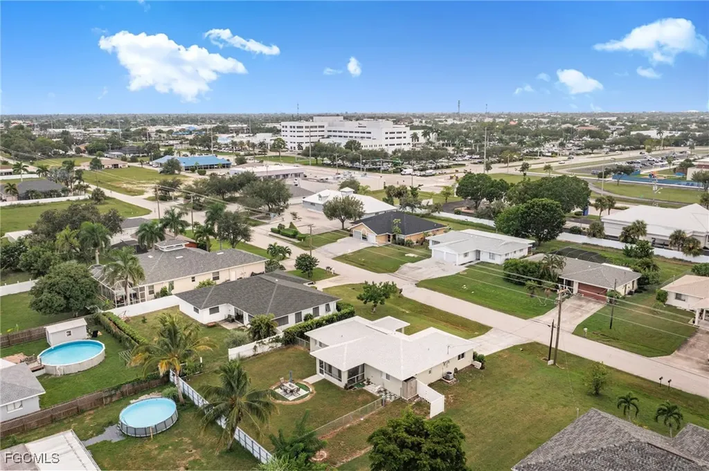 517 SE 16th Place Cape Coral FL 33990