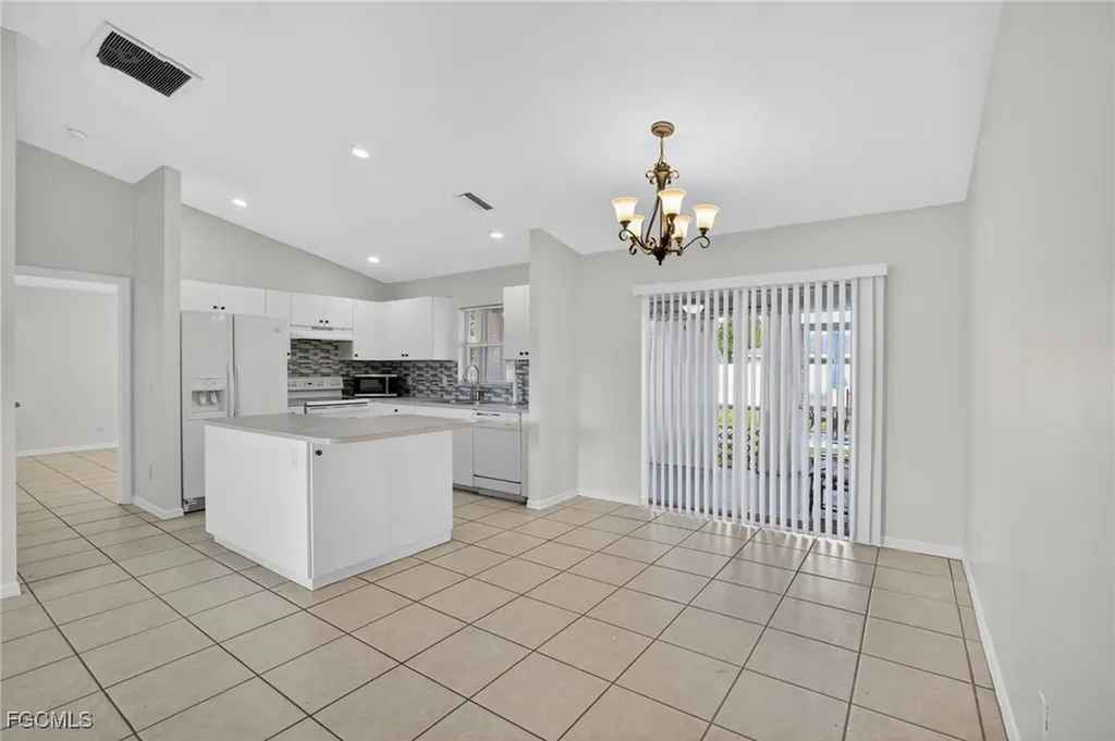 517 SE 16th Place Cape Coral FL 33990