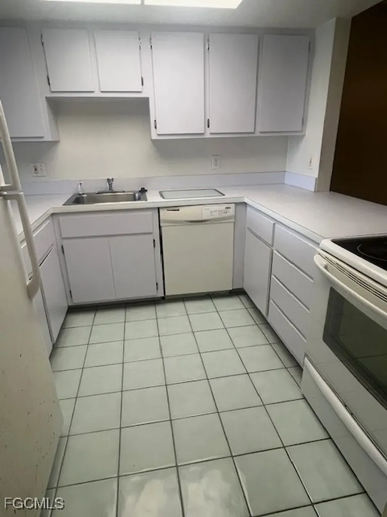 808 Cape Coral Parkway W Cape Coral FL 33914