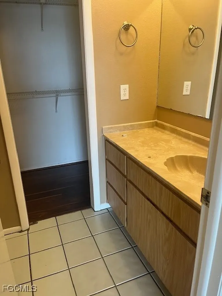 808 Cape Coral Parkway W Cape Coral FL 33914