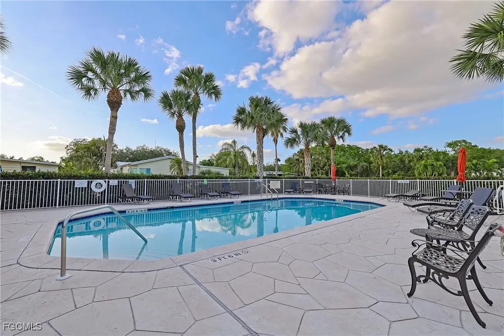 1747 Beverly Drive Naples FL 34114