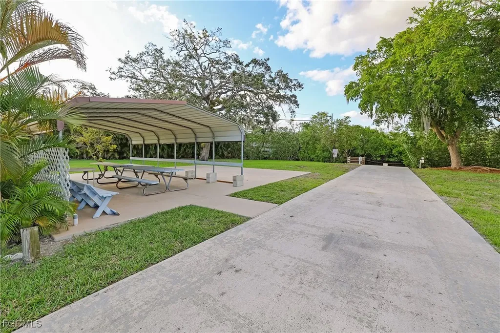 1747 Beverly Drive Naples FL 34114