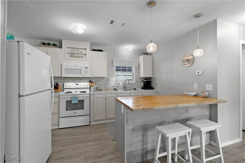 1747 Beverly Drive Naples FL 34114