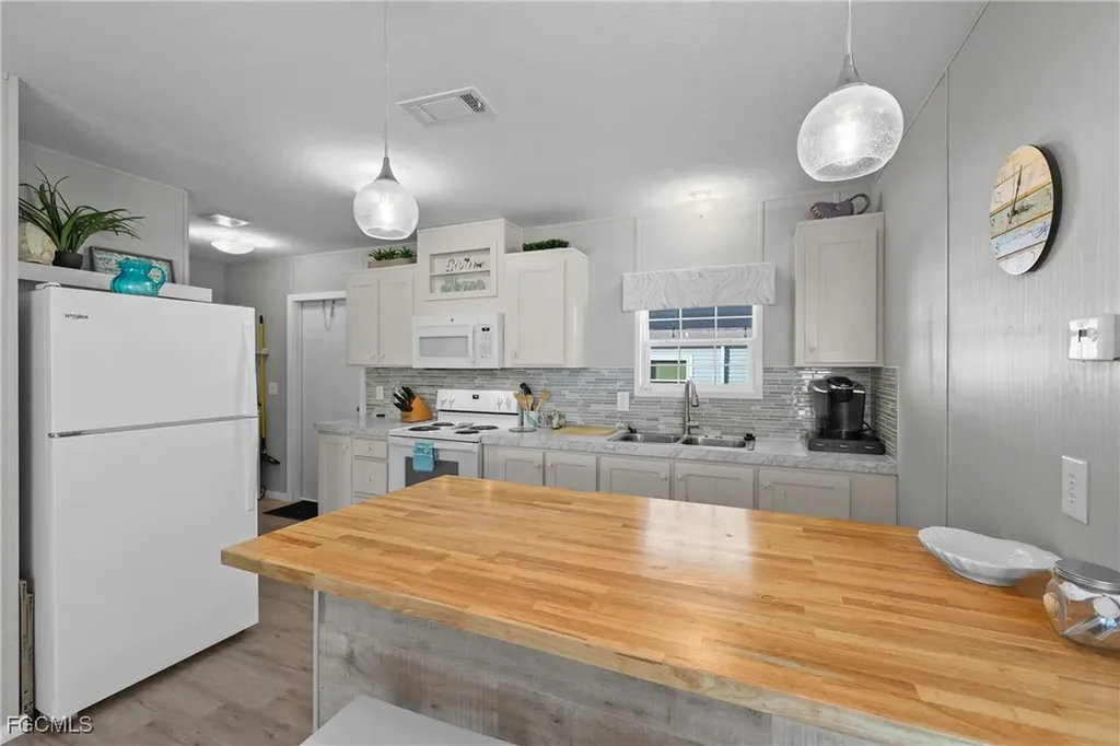 1747 Beverly Drive Naples FL 34114