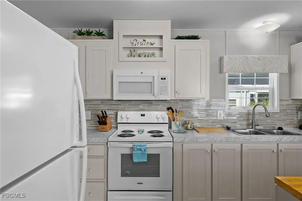 1747 Beverly Drive Naples FL 34114