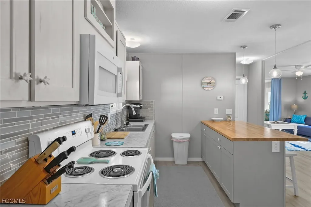 1747 Beverly Drive Naples FL 34114