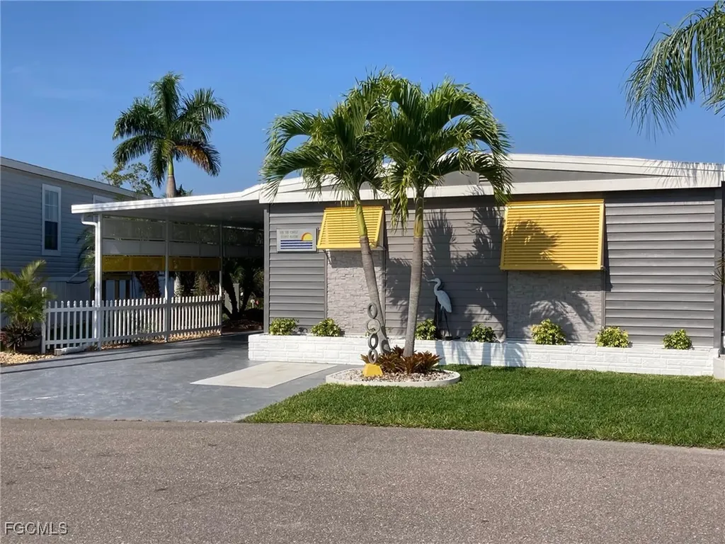 210 Sun Circle Fort Myers FL 33905