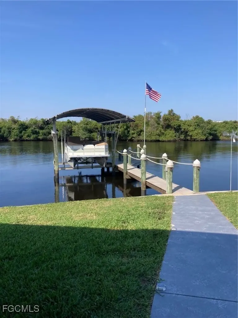 210 Sun Circle Fort Myers FL 33905